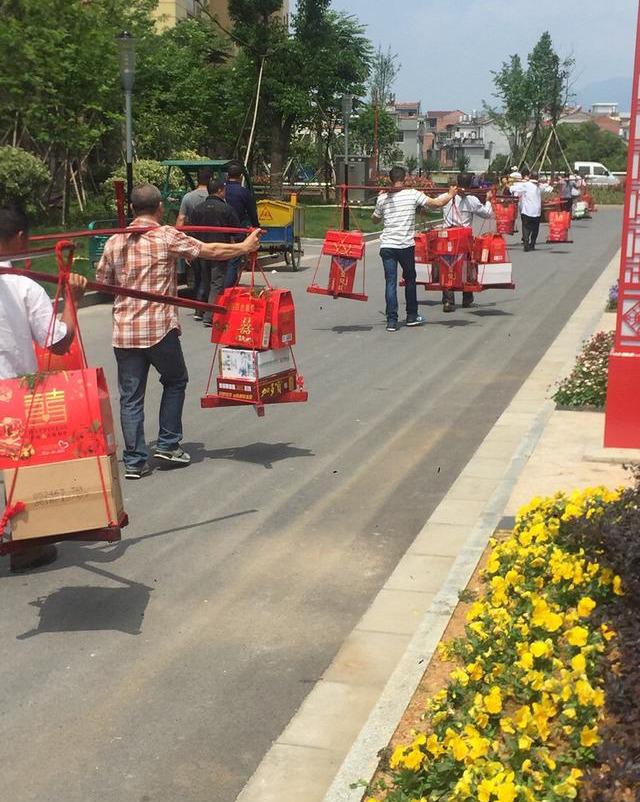 上门提亲男方家长到女方家讲些什么（男方去女方家提亲需要准备什么东西）(图3)