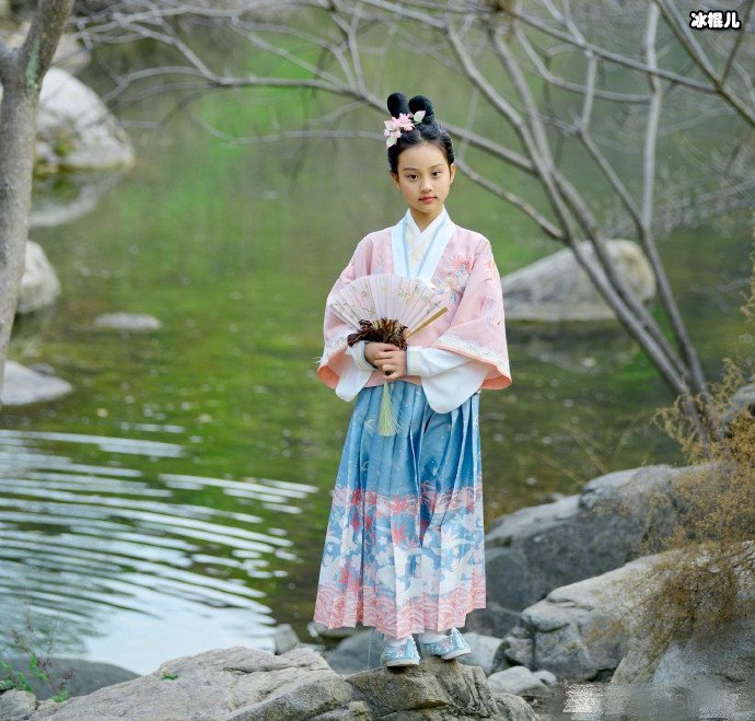 甜馨谷雨汉服写真