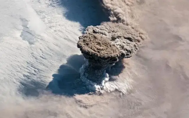 勘察加半岛火山形成原因（世界上火山最集中的地方）(图14)