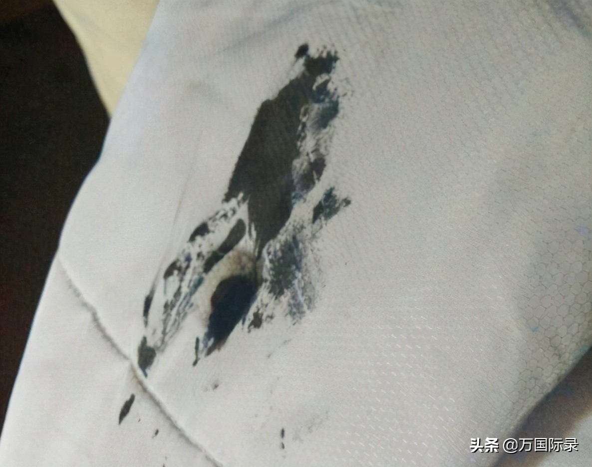 衣服洗完被染色怎么恢复（衣服被染色了怎么能恢复原来的颜色）(图3)