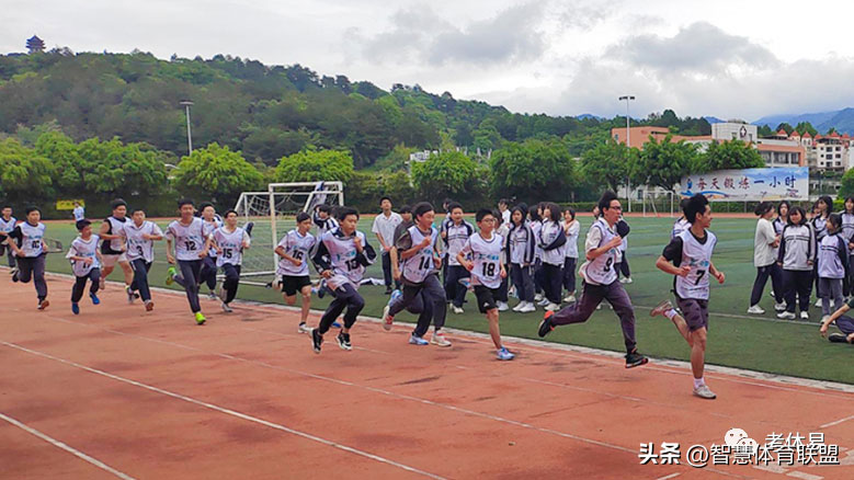 长跑步技巧和动作要领（长跑的技巧与正确姿势）