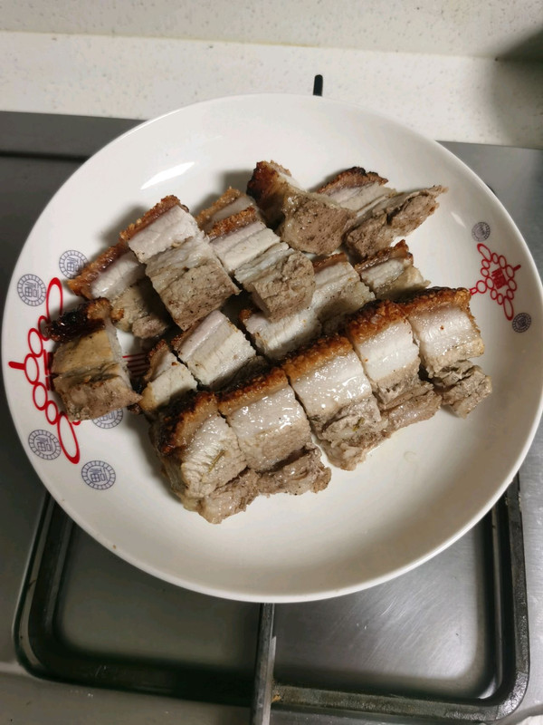 脆皮烧肉用白醋好还是用小苏打好（白醋和小苏打哪个做脆皮肉好）