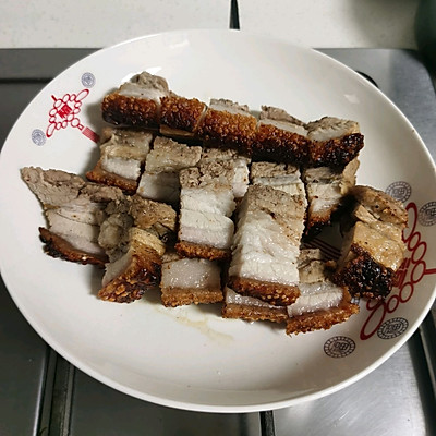 脆皮烧肉用白醋好还是用小苏打好（白醋和小苏打哪个做脆皮肉好）(图18)