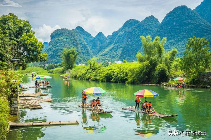 老年人旅游适合去哪里70多岁（国内哪里适合70岁老人旅游的地方）(图2)