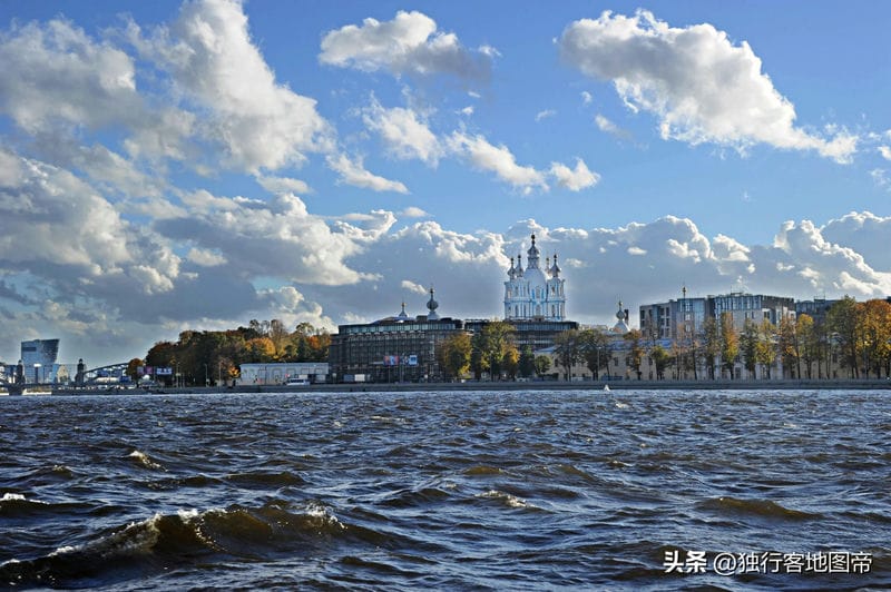 俄罗斯最大的港口城市圣彼得堡濒临（圣彼得堡是哪个国家的城市）(图1)