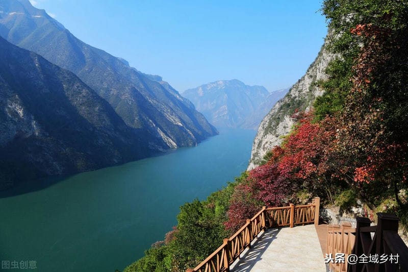 依次为瞿塘峡、巫峡和西陵峡（长江三峡是哪三峡的总称）(图6)