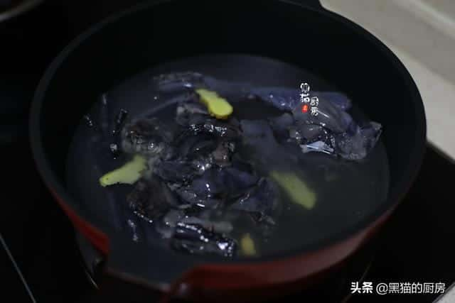 乌鸡配什么菜炖汤最好喝（乌鸡和什么炖汤最好）(图6)