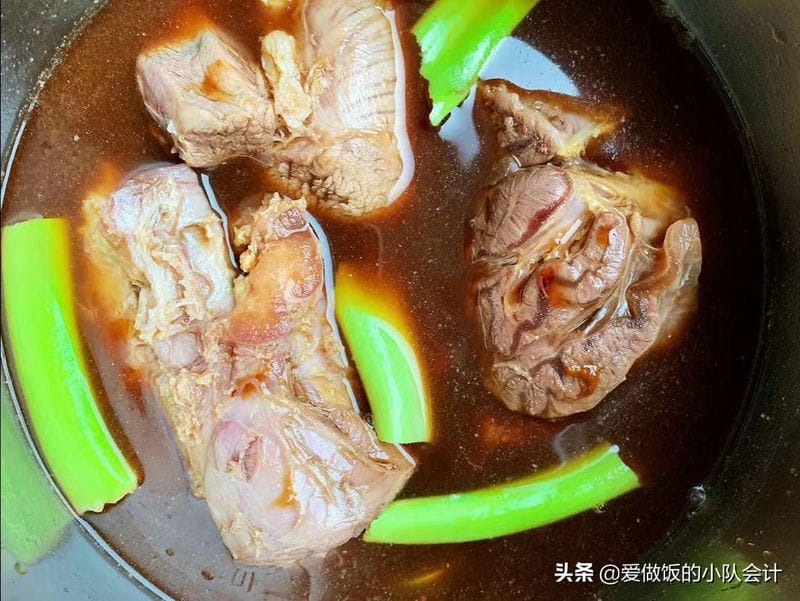 高压锅炖牛肉多少分钟窍门（高压锅压牛肉需要多少分钟能熟）(图4)