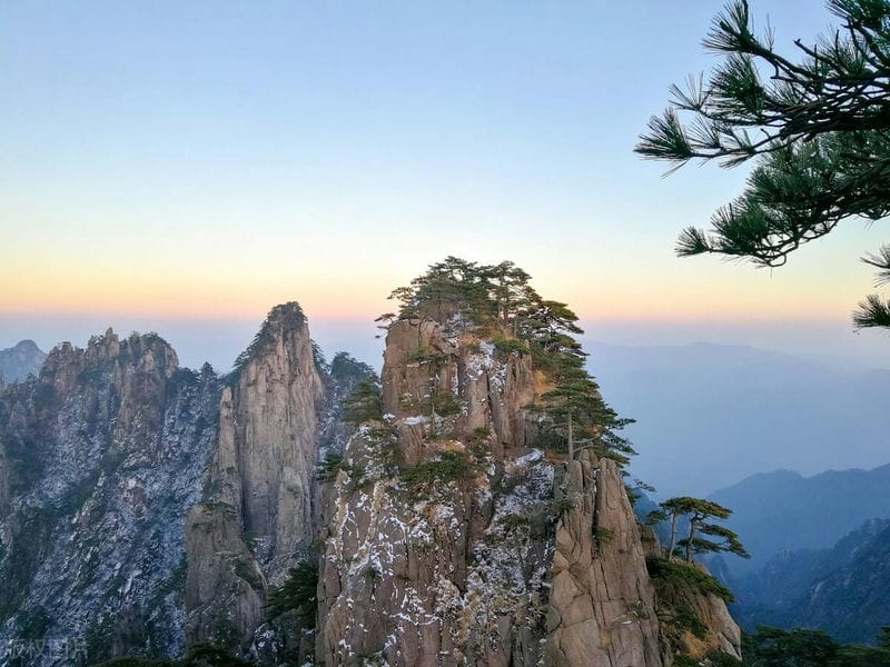 黄山称为天下第一奇山奇指的是什么（黄山三大主峰分别是）