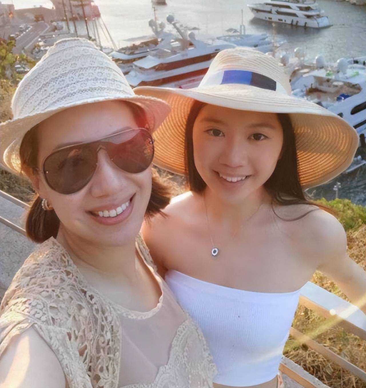 甄子丹的女儿甄济如出道当歌手了 目前签约了索尼音乐